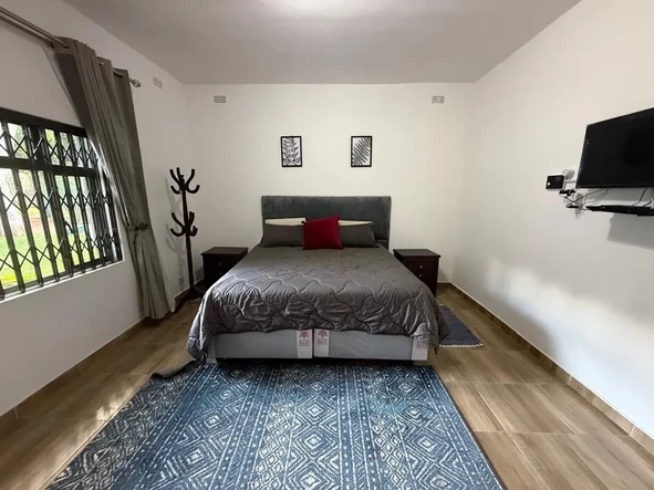 2 Bedroom Flat & Apartment