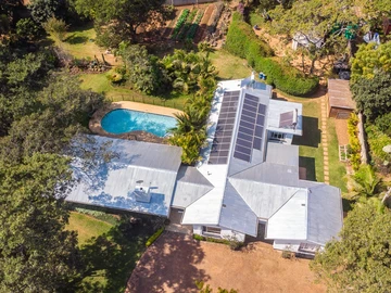 Beautiful 5 Bedroom Home In Greendale