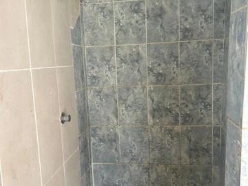 2 Bedroom Flat & Apartment