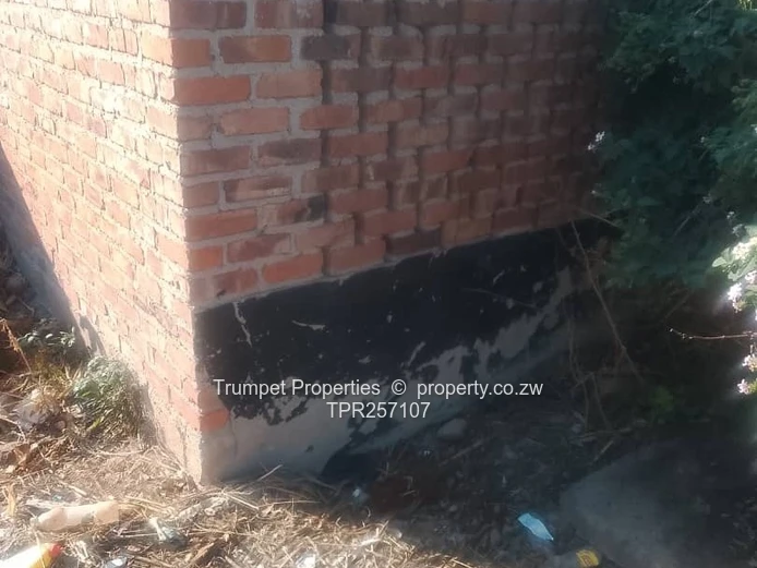 Modest 4-Bed Home on 2000 m² — Title deeds