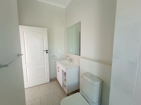 2 Bedroom Flat & Apartment