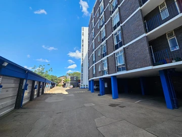 3 Bedroom Flat & Apartment