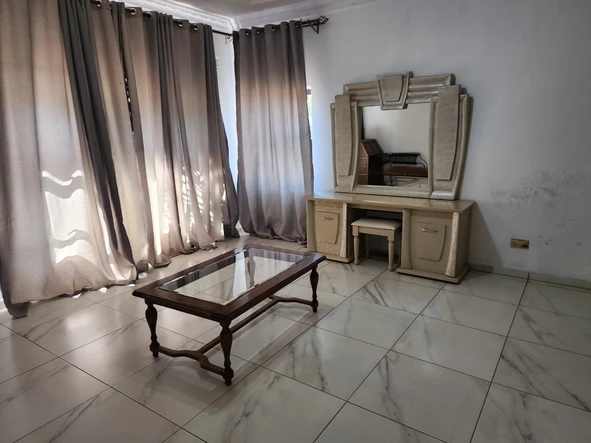 6 Bedroom House