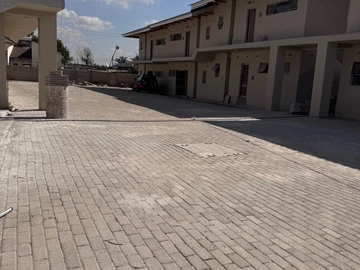 2 Bedroom Flat & Apartment