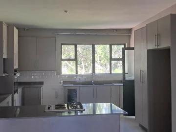 3 Bedroom Flat & Apartment