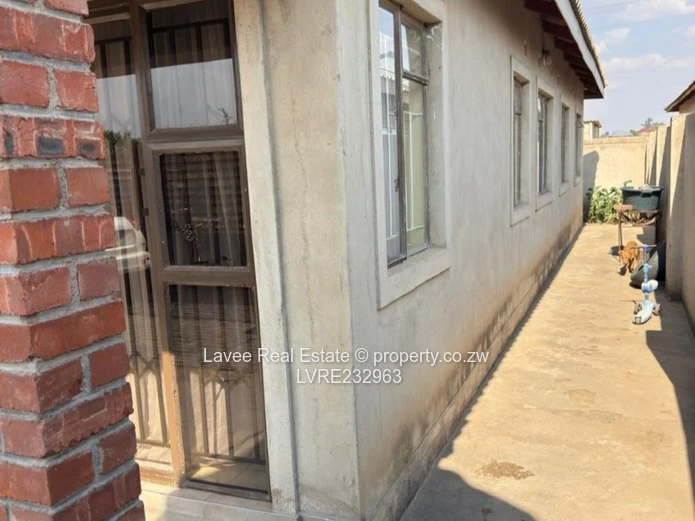 Renovated 4-Bed, 2-Bath Home with Solar in Fidelity, Harare South