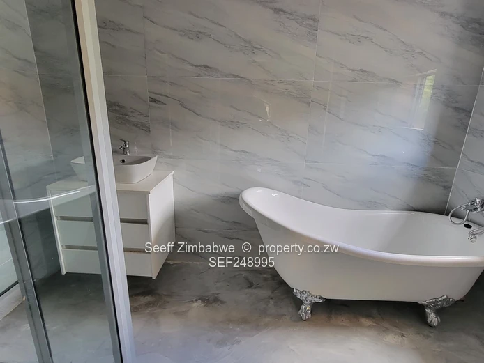 Modern 4-Bed Cluster Home — Private Garden, Pool, Gym, Close to Reekworth School