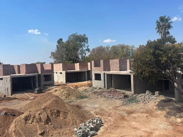 4 Bedroom Flat & Apartment