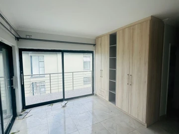 4 Bedroom Flat & Apartment