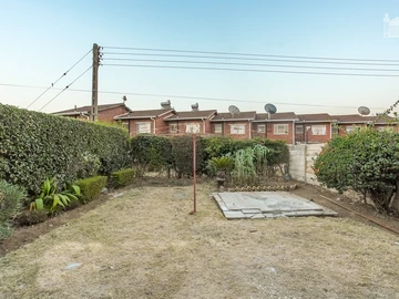 2 Bedroom Flat & Apartment