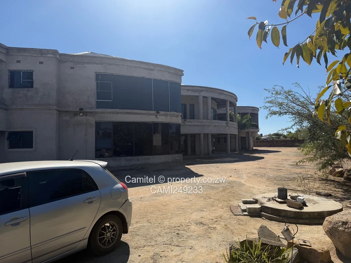 Spacious 6-Bed Arlington Home on 2777m² with Borehole