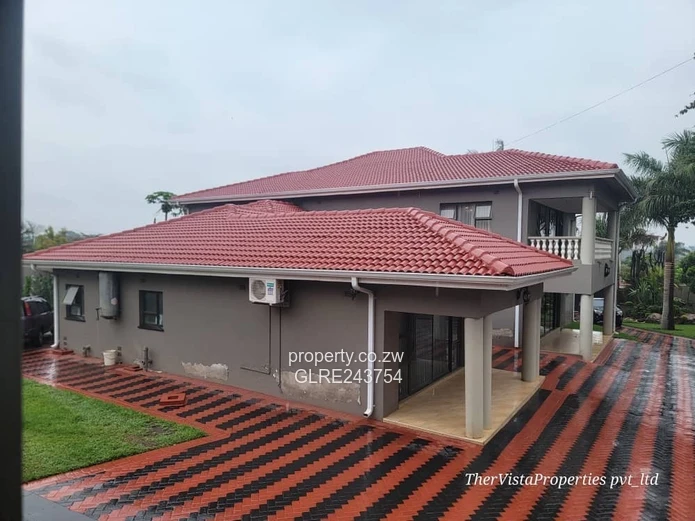 Elegant 6-Bed Pomona Home on 1900 m2 with Borehole