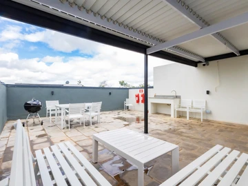 2 Bedroom Flat & Apartment