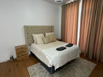 4 Bedroom Flat & Apartment