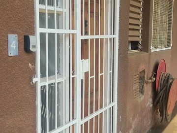 2 Bedroom Flat & Apartment