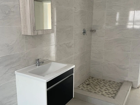 3 Bedroom Flat & Apartment