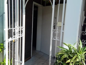 3 Bedroom Flat & Apartment