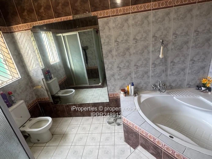 Golden Oldie Modern 5-Bedroom Home – Marlborough