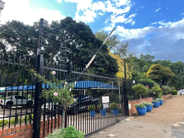 2 Bedroom Flat & Apartment