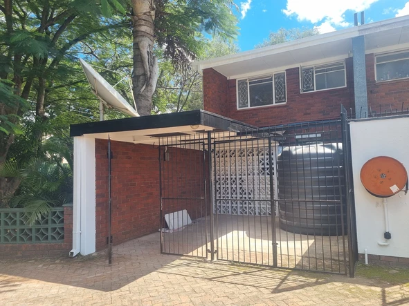2 Bedroom Flat & Apartment