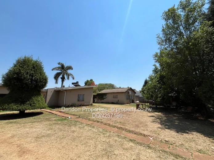 Gunhill 4-Bed Family Home on 2800 m² with Garden