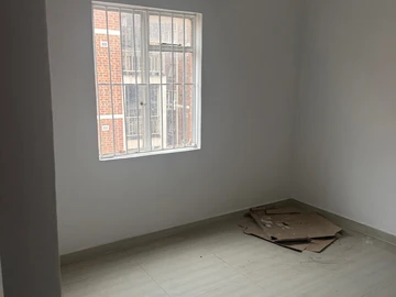 2 Bedroom Flat & Apartment