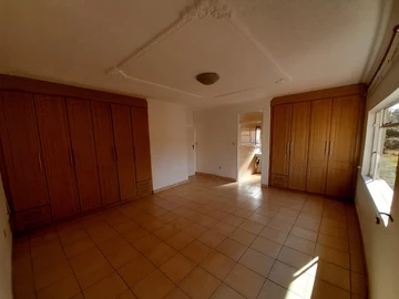 4 Bedroom Flat & Apartment