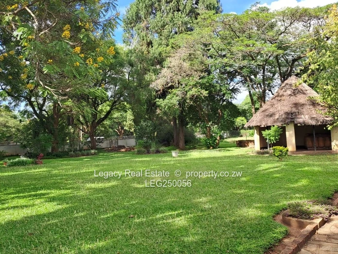 Marlborough 4-Bed Home on 0.9ha with Lush Gardens & Borehole