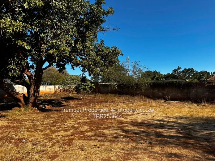 Eastlea: 3-Bed Home on 2,526 m² — Walled, Verandah