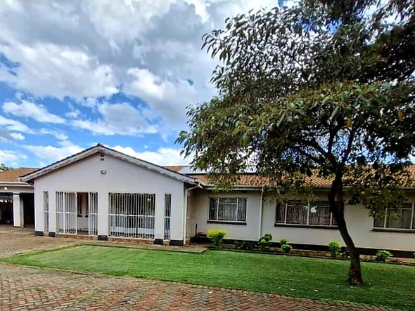 Modern And Spacious Home In Belvedere