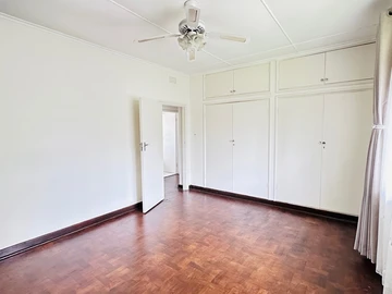 3 Bedroom Flat & Apartment