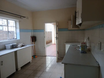 2 Bedroom Flat & Apartment