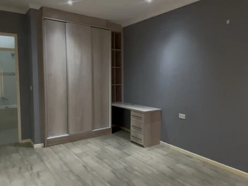 3 Bedroom Flat & Apartment