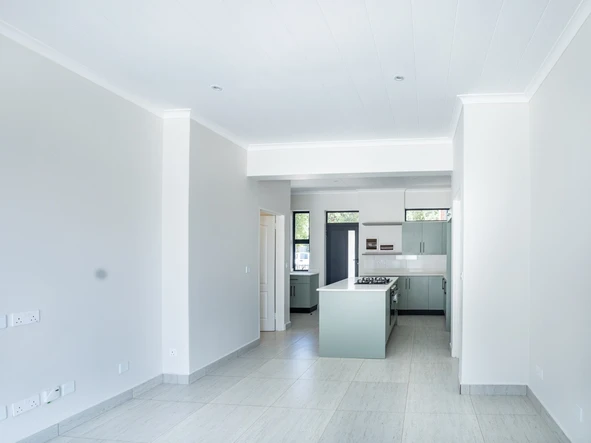 2 Bedroom Flat & Apartment