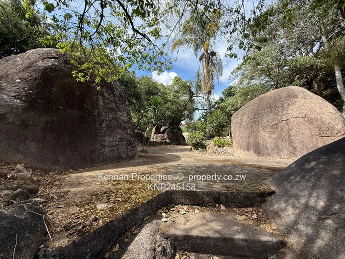 Spacious family home with attached 3 bedroom cottage