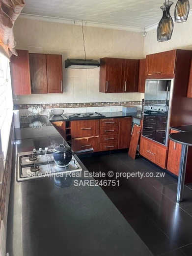 Spacious 4-Bed Home in Eastlea on 1700m² with Borehole