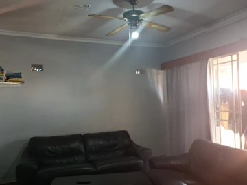 2 Bedroom Flat & Apartment