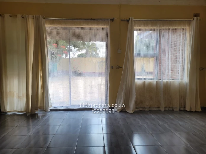 Spacious  Windsor Park Family home - with Cottage 
