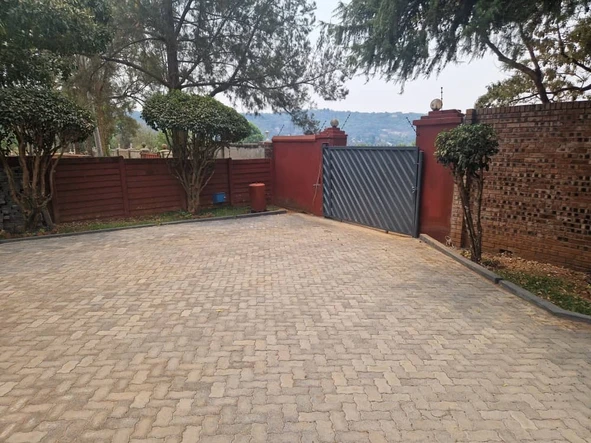 6 Bedroom House