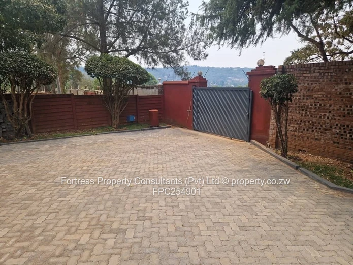 Spacious Quinnington 6-Bed Home with Pool & Borehole