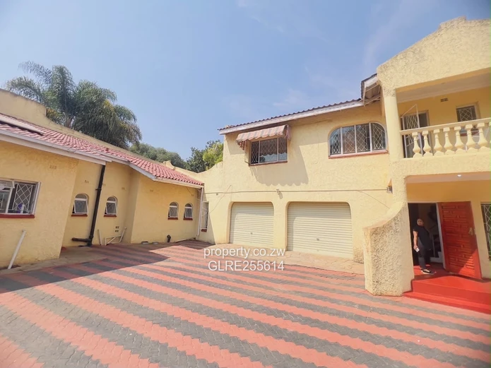Borrowdale West: 4BR Family Home with Borehole