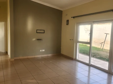 2 Bedroom Flat & Apartment