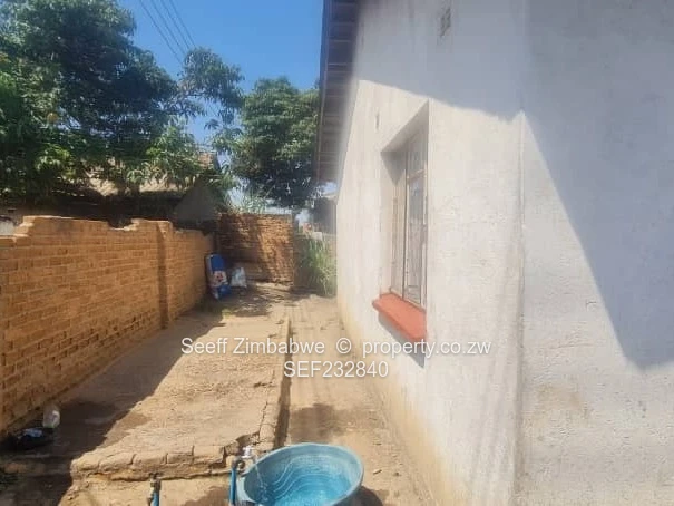  5-Bedroom Family Home in Budiriro!