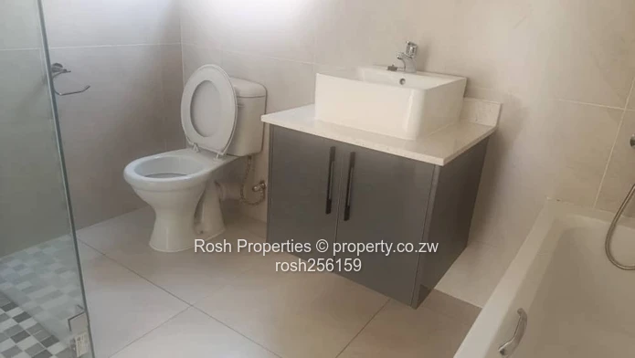 Modern 2-Bed Garden Flat with Borehole in Marlborough