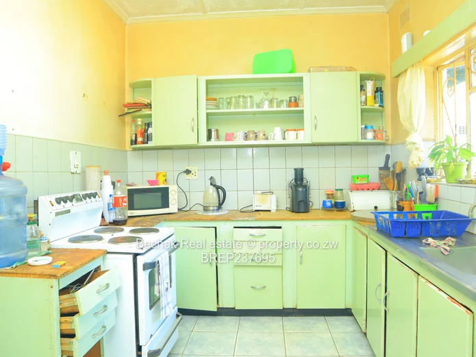 Hillside, Bulawayo: 3BR on 4,047m² — Pool & Borehole