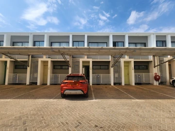 2 Bedroom Flat & Apartment