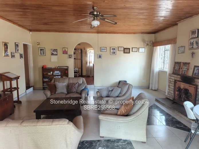 3 Bedroom House in Highmount To Rent