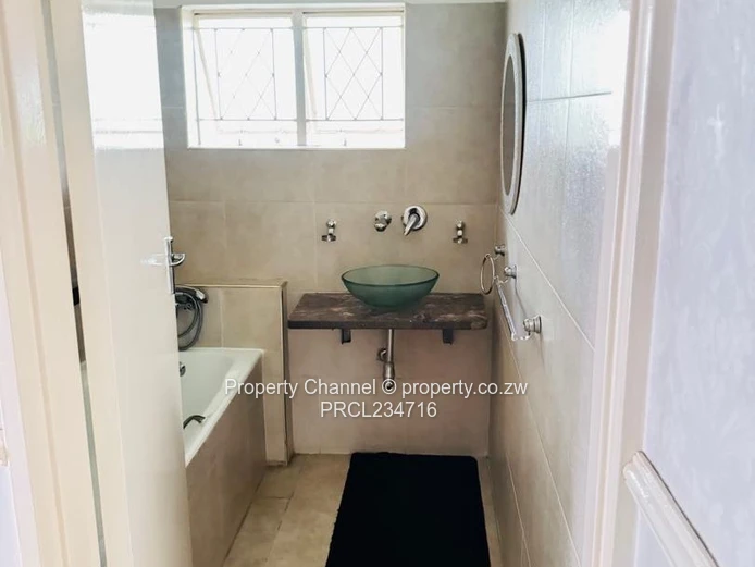 Glen Lorne 4-Bed on 7,033m² — Pool, Borehole & Gardens