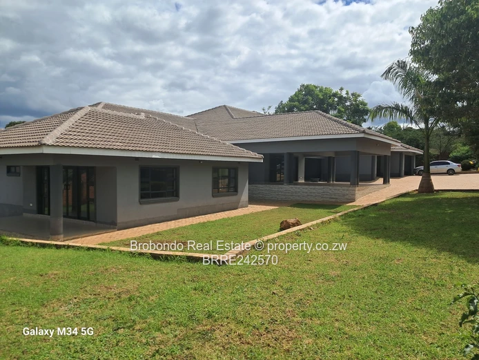 Discover this modern and luxury newly built property in Brookview for Sale! 