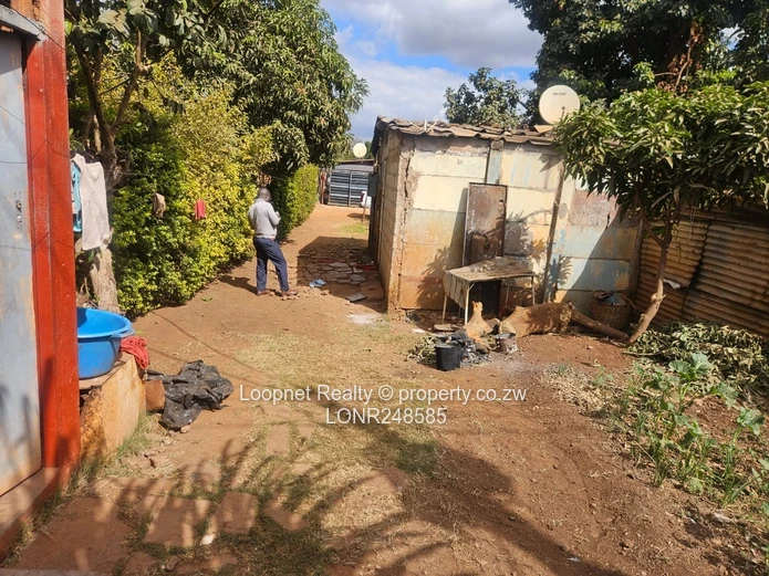 Dzivarasekwa 1 House — Yard, Water & ZESA
